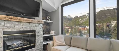 Condo, 2 Bedrooms | Interior