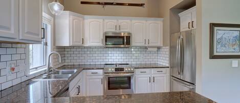 Condo, 2 Bedrooms | Private kitchen