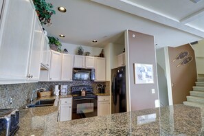 Casa geminada, 4 quartos | Cozinha privada | Geladeira, fogão, cafeteira/chaleira, torradeira