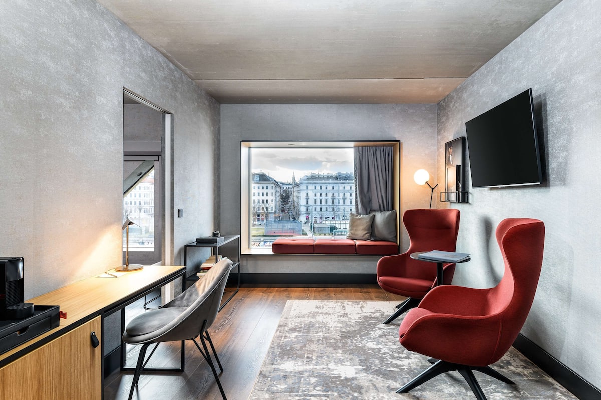 Suite | 1 chambre, coffre-fort, bureau