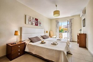 2 bedrooms, iron/ironing board, WiFi, bed sheets - Casa Dos Pais - Fabulous house with pool and views (Vale da Parra)