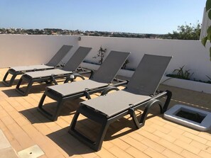 Terrace/patio - Casa Dos Pais - Fabulous house with pool and views (Vale da Parra)