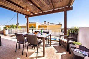 Outdoor dining - Casa Dos Pais - Fabulous house with pool and views (Vale da Parra)