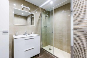 Shower, hair dryer - A&n La Cueva 2     .  (Torre del Mar)