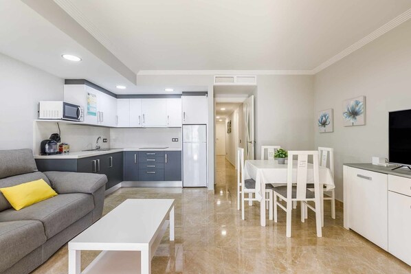 Interior - A&n La Cueva 2     .  (Torre del Mar)