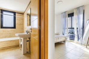 3 quartos, ferros/tábuas de passar roupa, Wi-Fi de cortesia