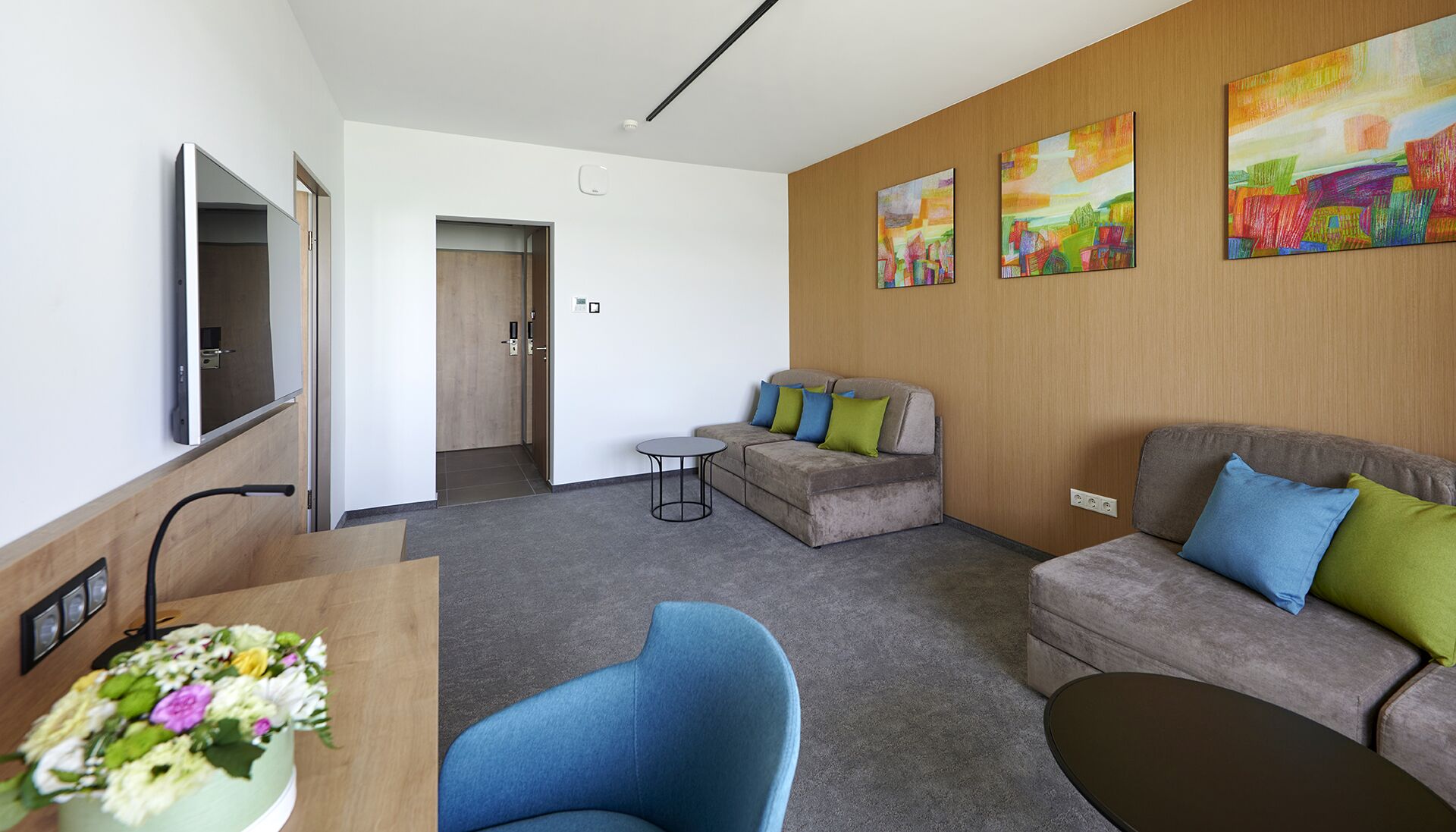 family room | premium bedding, pillow-top beds, desk, blackout curtains