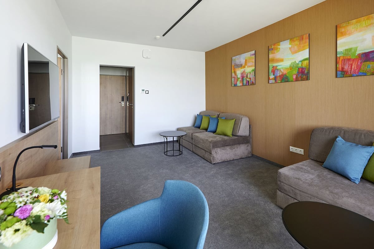 family room | premium bedding, pillow-top beds, desk, blackout curtains