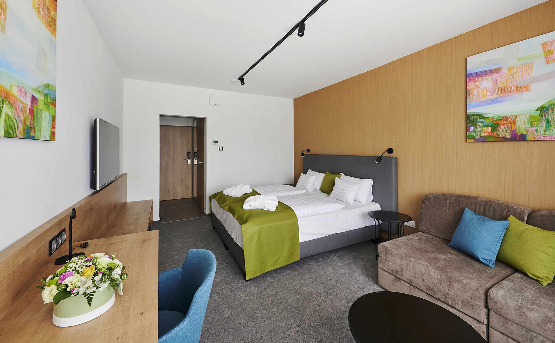 premium bedding, pillow-top beds, desk, blackout curtains