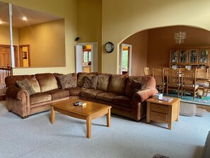 Smart TV, fireplace, DVD player, ping pong