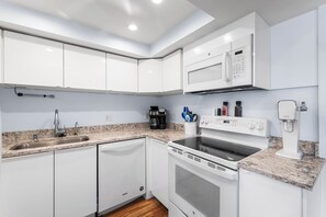 電子レンジ、食器洗い機、コーヒー / ティーメーカー