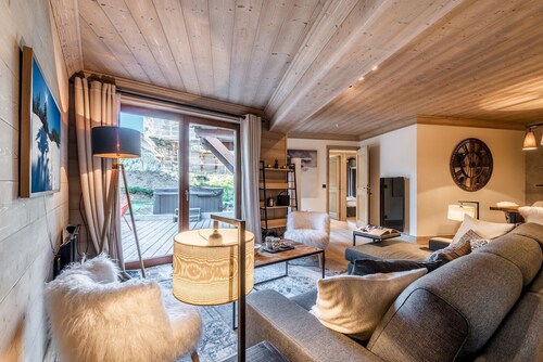 PADOUK- Apartment w/ hot tub in Courchevel Moriond