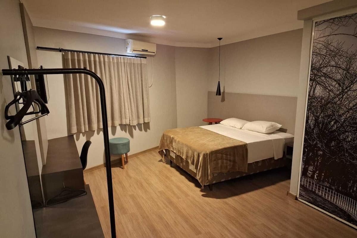 1 habitación, muebles diferentes y escritorio