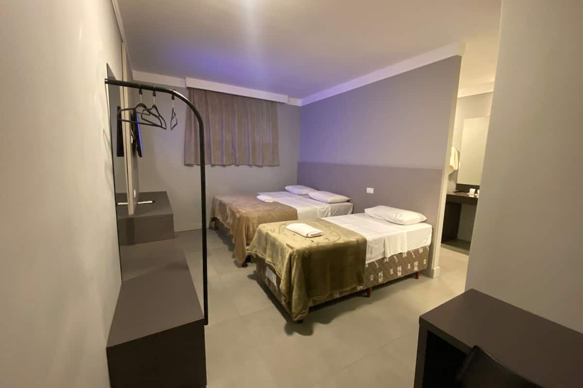 1 habitación, muebles diferentes y escritorio