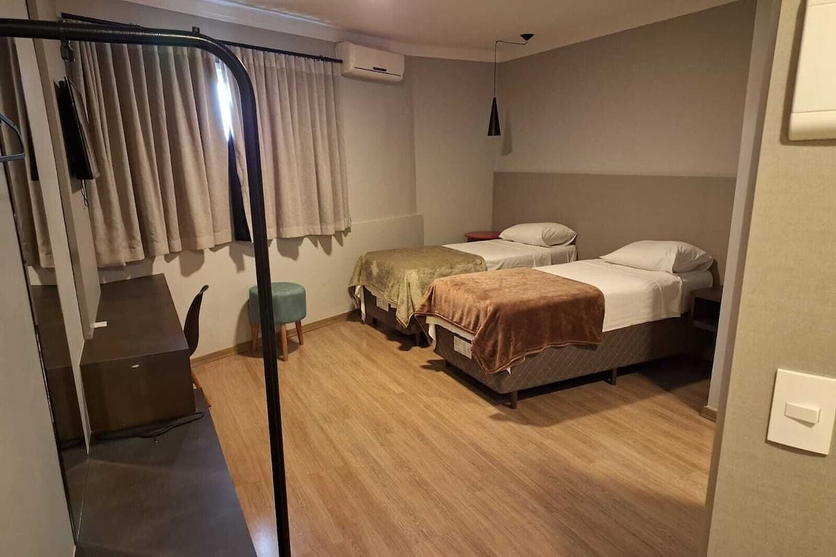 1 habitación, muebles diferentes y escritorio