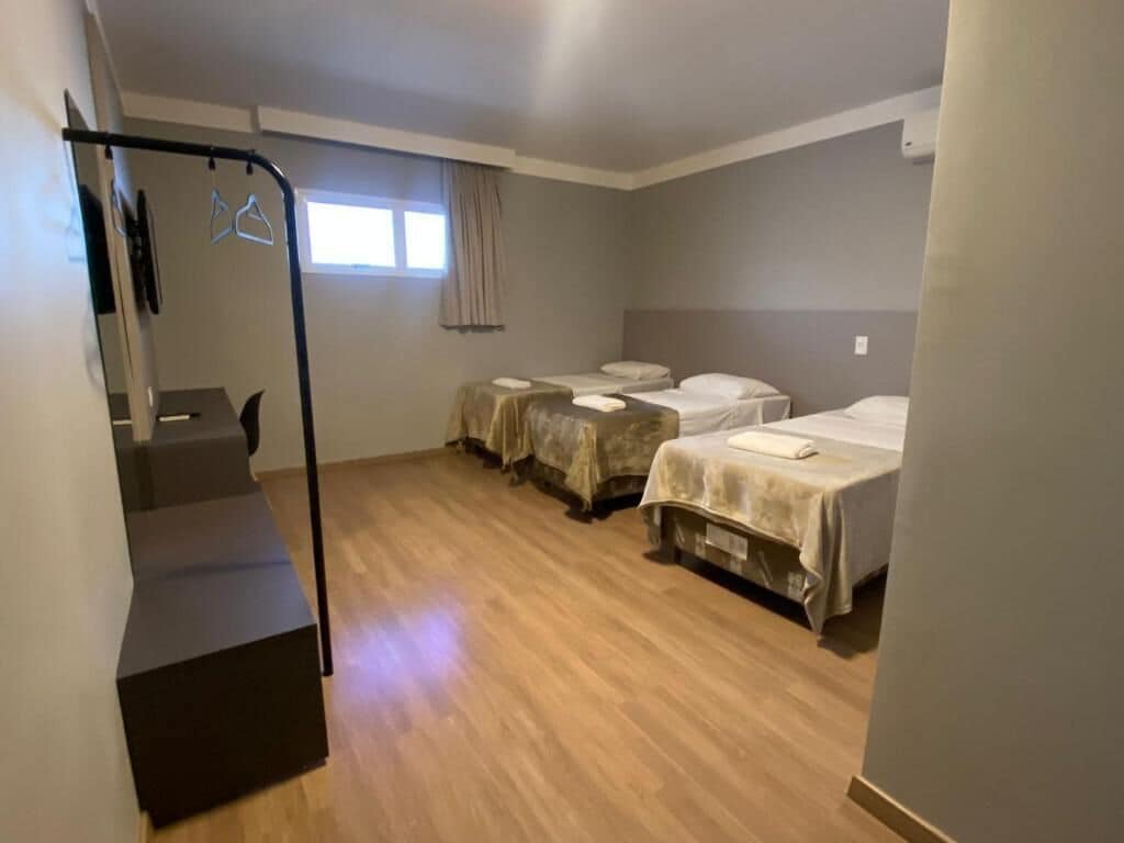 Superior-Dreibettzimmer | Individuell eingerichtet, Schreibtisch, laptopgeeigneter Arbeitsplatz