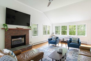 TV, fireplace, offices