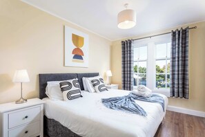 2 chambres, fer et planche à repasser, Wi-Fi, draps fournis