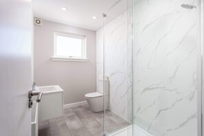 Bathtub, hair dryer, towels