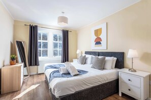 2 dormitoris, planxa i posts de planxar, wifi i roba de llit 