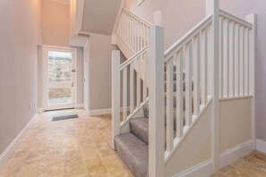 Interior - The Orchard - Donnini Apartments (Ayr)