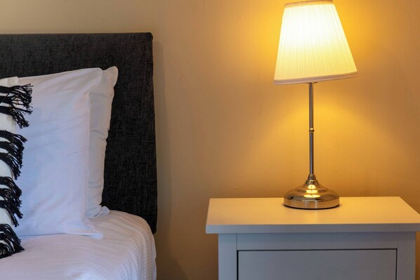 2 habitaciones, tabla de planchar con plancha, wifi y ropa de cama 