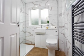 Shower, hair dryer, towels