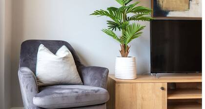Leeward House - Donnini Apartments