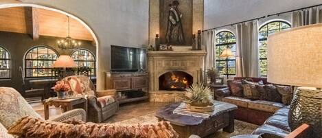 Smart TV, chimenea, videojuegos y futbolito