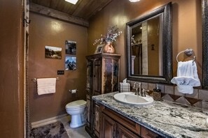 Ensemble baignoire-douche, baignoire à remous, séchoir à cheveux