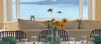  Sea front house.Stunning views, Dog friendly, 100m to beach, Hot Tub.EV Charger