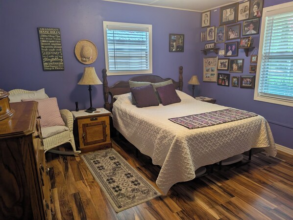 2 bedrooms, desk, iron/ironing board, free WiFi