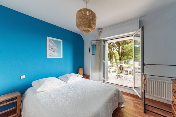 3 chambres, fer et planche à repasser, Wi-Fi gratuit, draps fournis