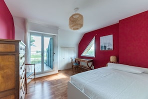 3 chambres, fer et planche à repasser, Wi-Fi gratuit, draps fournis