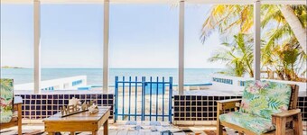 Beachfront relaxing house, listening Sound the sea