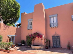 Unclassified image, 2 of 110, button