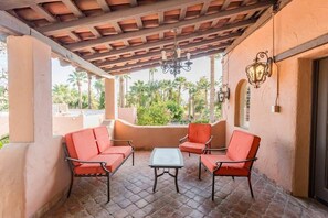 Unclassified image, 5 of 110, button