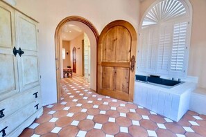 Unclassified image, 3 of 110, button