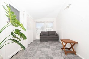 TV, Netflix, streaming services, offices