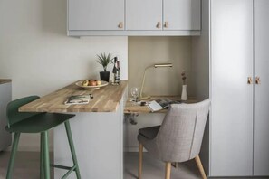 Comfort Studio | Individually decorated, individually furnished, desk, laptop workspace - Avanti Hotel (Hägersten)