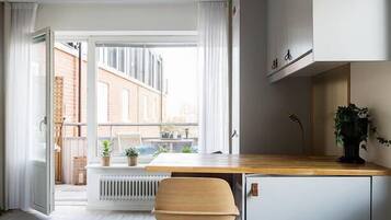 DecoraciĂłn personalizada, muebles diferentes y escritorio