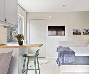 Superior Apartment, 1 Katil Ratu (Queen), Balcony | Dihias secara berasingan, dilengkapkan perabot secara berasingan, meja