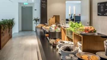 Frukost enligt egen beställning varje dag (SEK 155 per person)