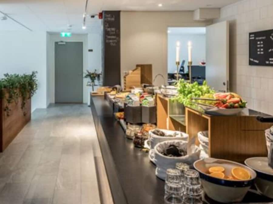 Daily cooked-to-order breakfast (SEK 185 per person)
