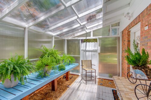 Entire UPSCALE Rental Unit Lilburn Quiet Basement