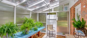 Entire UPSCALE Rental Unit Lilburn Quiet Basement