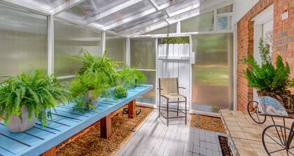 Entire UPSCALE Rental Unit Lilburn Quiet Basement