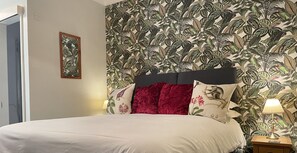 1 bedroom, blackout curtains, iron/ironing board, free WiFi - Milton House-  Studio Apartment .Whitfield Suite (Leyburn)