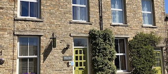 Milton House- Studio Apartment .Whitfield Suite