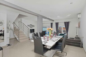 Dining - Holiday home with pool and air conditioning (Skrpčići)